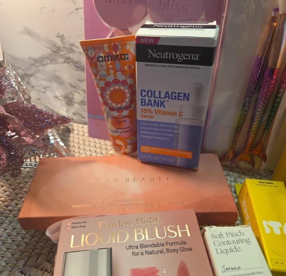 17 Beauty Set Rhode, Amika,Rare Beauty,kat V, Jo Malone,glow,kylie Louie Vutton